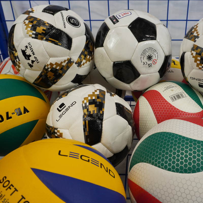 Wózek na piłki z profilu metalowego i kratownicy - Legend Sport